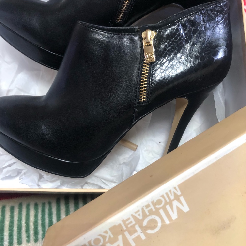 Designer Alligator platform Booties - Picture 5 of 9